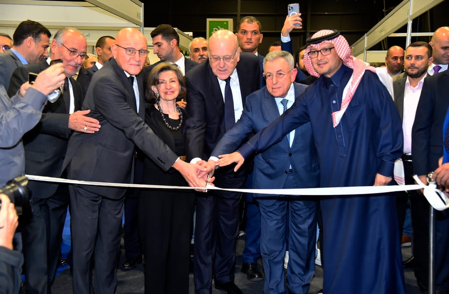 الرئيس نجيب ميقاتي يفتتح الدورة الخامسة والستين، وإلى جانبه الرئيسان فؤاد السنيورة وتمام سلام، ووزير التربية عباس الحلبي، والسفير السعودي وليد البخاري.